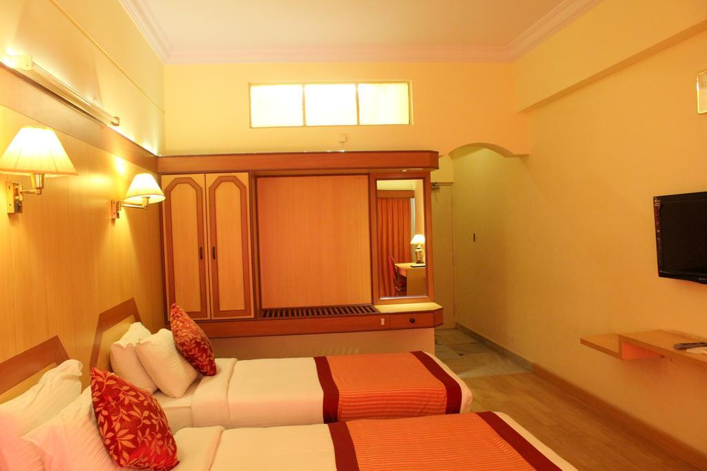 Yasodha Towers Hotel Hosur Luaran gambar