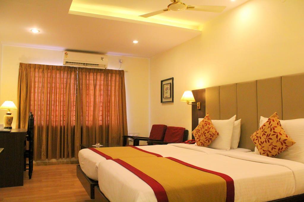 Yasodha Towers Hotel Hosur Luaran gambar