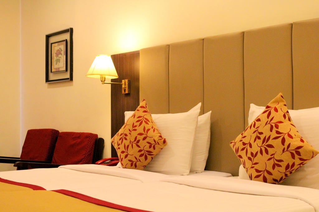 Yasodha Towers Hotel Hosur Luaran gambar