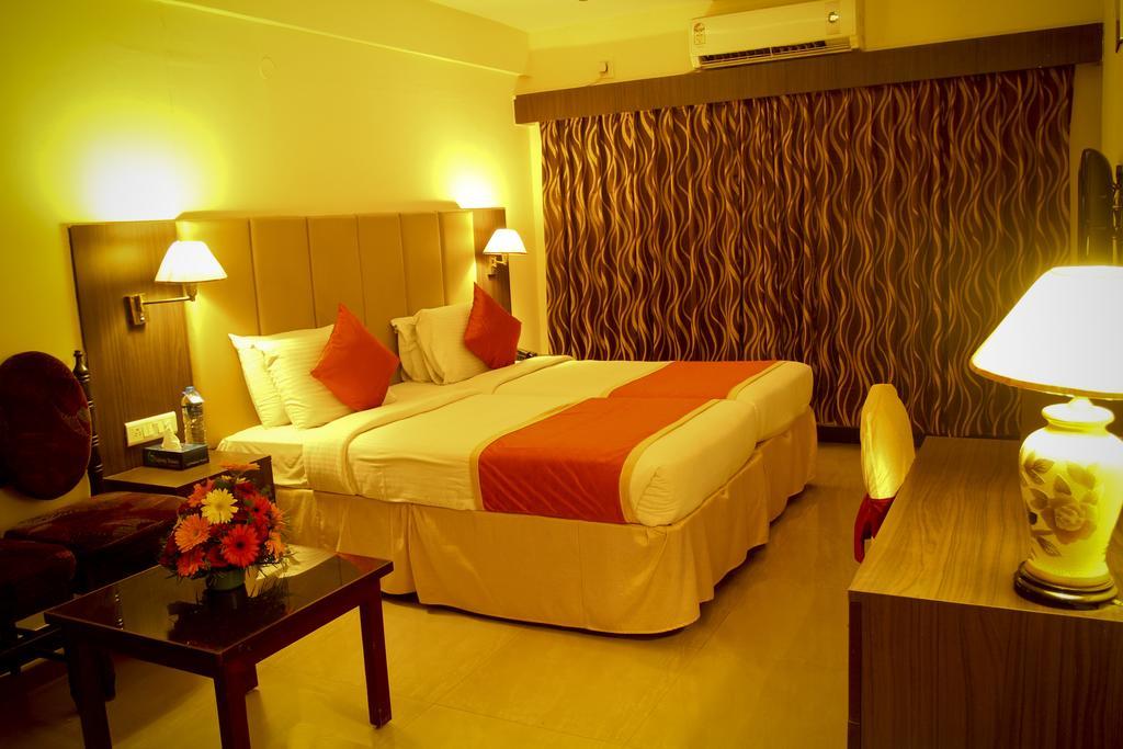 Yasodha Towers Hotel Hosur Luaran gambar